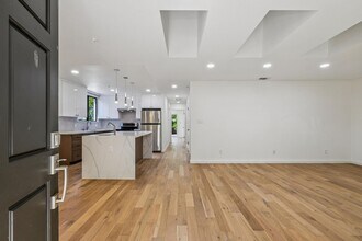 1025 Oakland Ave in Menlo Park, CA - Building Photo - Building Photo
