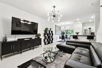 2513 Sunray Venus Wy in Ruskin, FL - Building Photo - Building Photo