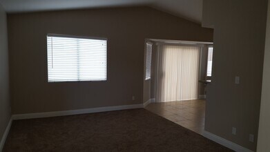 2777 Beaconfalls Way in Las Vegas, NV - Foto de edificio - Building Photo