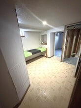 5668 N 70th St in Milwaukee, WI - Foto de edificio - Building Photo