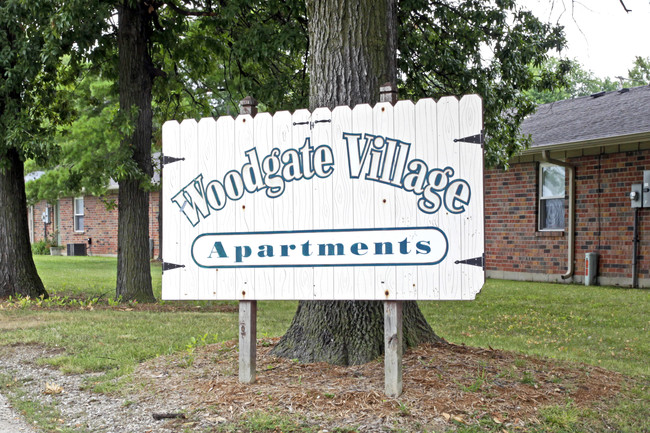 Woodgate Village in St. Charles, MO - Foto de edificio - Building Photo