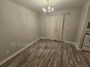 5642 Estates Ct in Norcross, GA - Foto de edificio - Building Photo