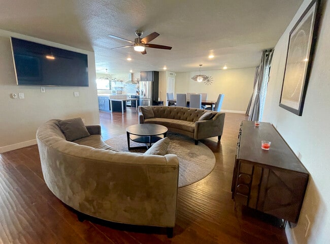 620 Lacy Ln in Las Vegas, NV - Foto de edificio - Building Photo