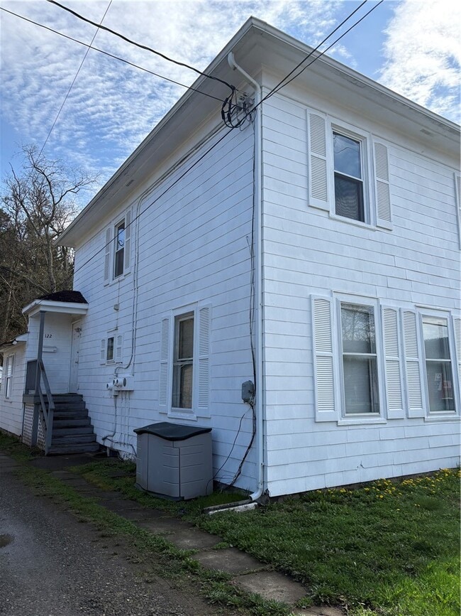 122 W High St in Painted Post, NY - Building Photo - Building Photo