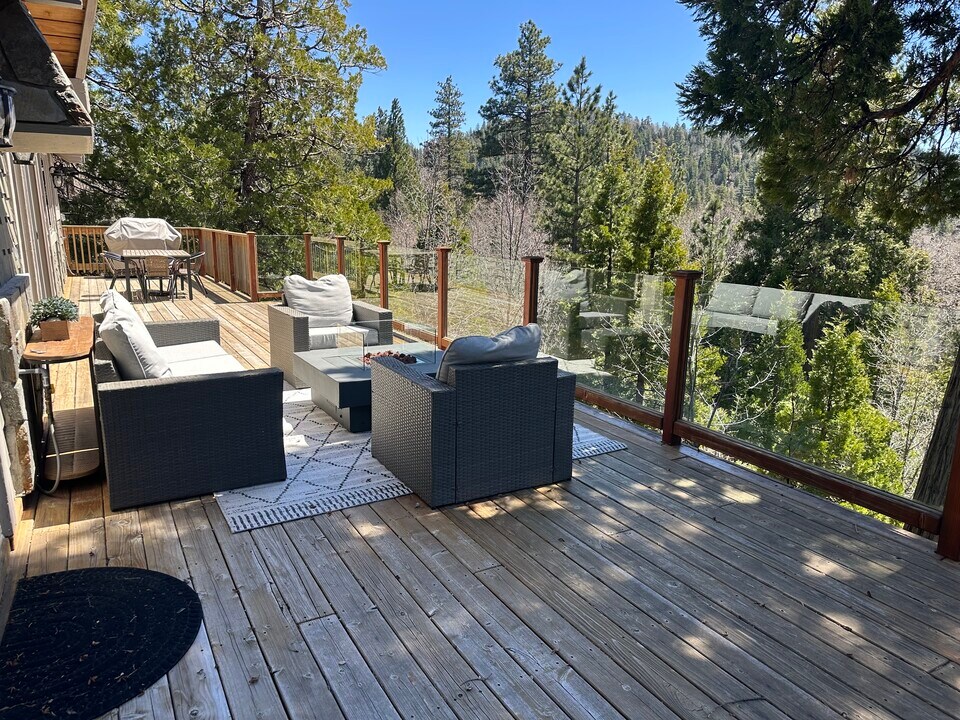 26591 Hillcrest Ln, Unit 26591 Hillcrest Lane in Lake Arrowhead, CA - Building Photo