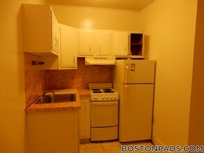 1223 Beacon St, Unit 414 in Brookline, MA - Building Photo - Building Photo