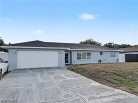 7658 Laurel Valley Rd in Ft. Myers, FL - Building Photo