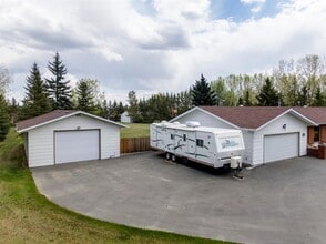 26 Lake Ere Estates in Chestermere, AB - Building Photo - Building Photo