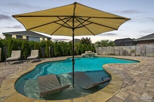 3552 Pelican Bay Cir in Gulf Breeze, FL - Building Photo