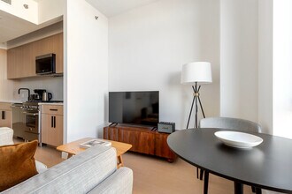 482 Kent Ave in Brooklyn, NY - Foto de edificio - Building Photo