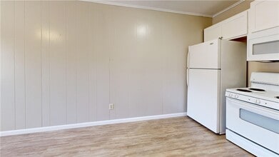 208 Lynn Dr in Bryan, TX - Building Photo - Building Photo