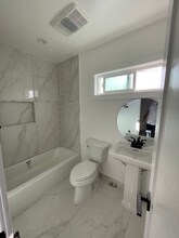 7337 Woodley Ave in Los Angeles, CA - Building Photo - Building Photo
