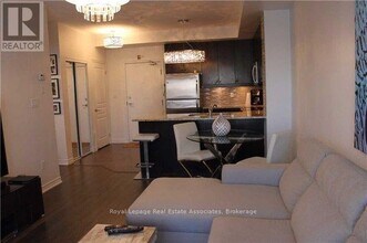 570-570 Lolita Gardens in Mississauga, ON - Building Photo - Building Photo