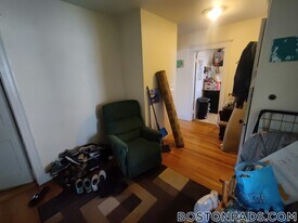 24 Claymoss Rd, Unit 3 in Boston, MA - Building Photo