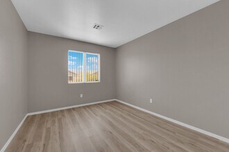 9432 Santana Siesta Ave in Las Vegas, NV - Building Photo - Building Photo