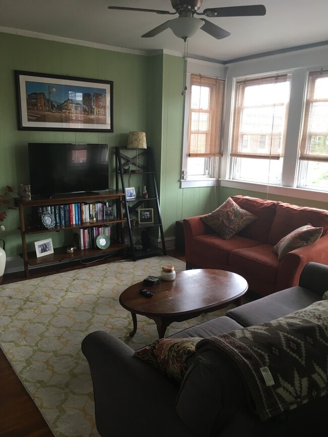 300 Catharine St, Unit 3rd Floor, Unit 3rd Floor