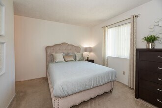 River Pointe in Sacramento, CA - Building Photo - Building Photo