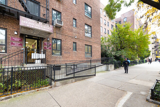 31 Nagle Ave in New York, NY - Building Photo - Building Photo