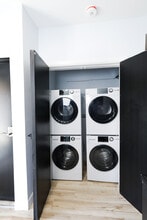 151 Wellington St in St Thomas, ON - Building Photo - Building Photo