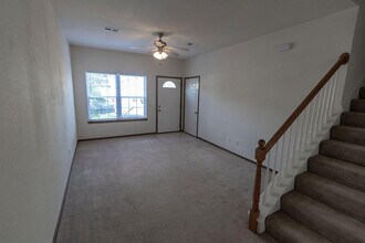 5000 Derby Ridge Dr in Columbia, MO - Foto de edificio - Building Photo