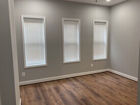 511 N Pulaski St in Baltimore, MD - Building Photo