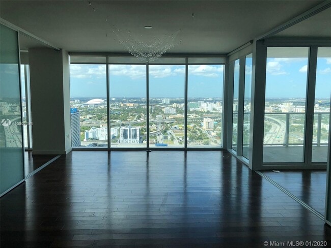 1040 Biscayne Blvd, Unit 3706 in Miami, FL - Foto de edificio - Building Photo