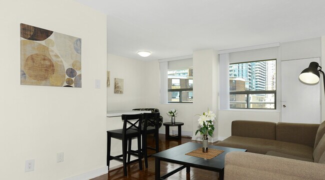 135 Lawton Blvd in Toronto, ON - Building Photo - Building Photo