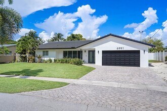 6991 NE 7th Ave in Boca Raton, FL - Building Photo - Building Photo