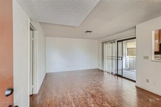 4706 Nara Vista Way in Las Vegas, NV - Building Photo - Building Photo