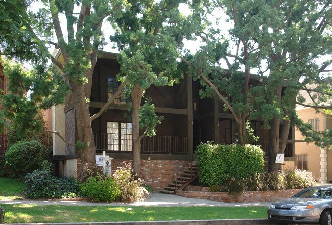 12 Units + 1 Non Conforming in West Hollywood, CA - Foto de edificio - Building Photo