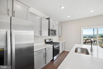 738 Compass Wy in Frederick, MD - Building Photo - Building Photo