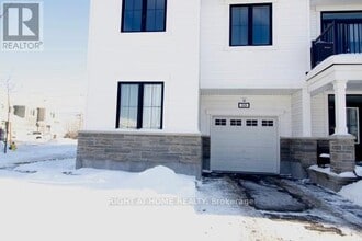 10 Caspian Row in Ottawa, ON - Building Photo - Building Photo