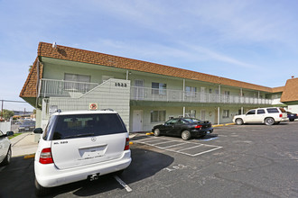 Carsac Apartments in Las Vegas, NV - Building Photo - Building Photo