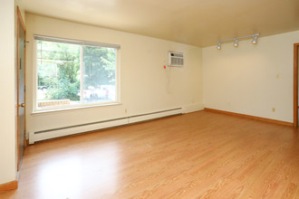 Arbor Apartments in Ann Arbor, MI - Building Photo - Interior Photo