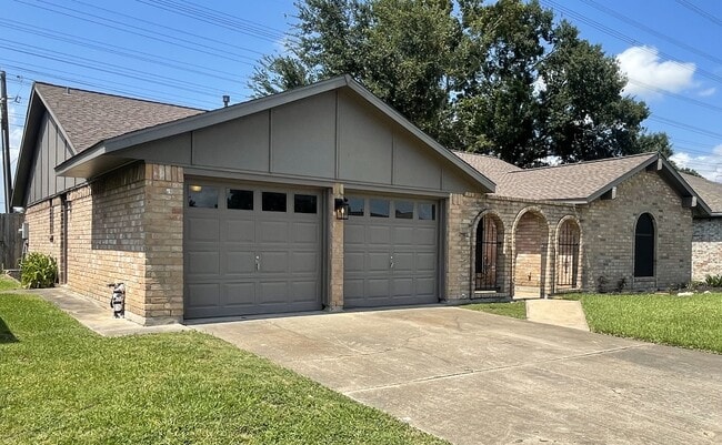 property at 1013 N Amy Dr