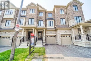 13 Hallmark Way in Whitby, ON - Building Photo