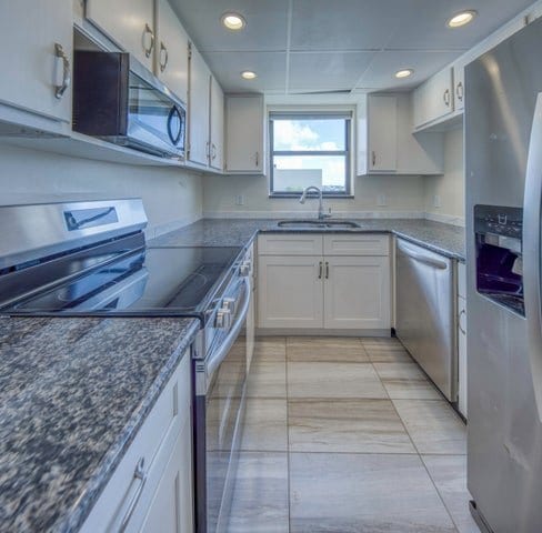 property at 890 N Federal Hwy