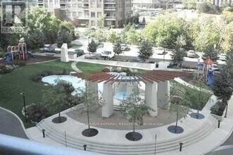 33 Elm Dr W in Mississauga, ON - Building Photo - Building Photo