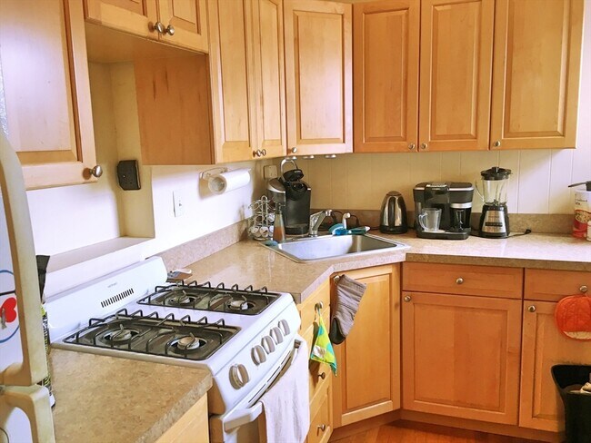 736 Washington St, Unit 6 in Brookline, MA - Foto de edificio - Building Photo