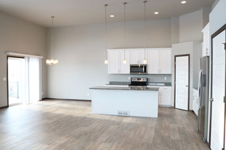 Shadow Creek Townhomes in West Fargo, ND - Building Photo - Building Photo