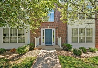 1609 Forest Springs Ln, Unit Apt B in Ballwin, MO - Foto de edificio - Building Photo
