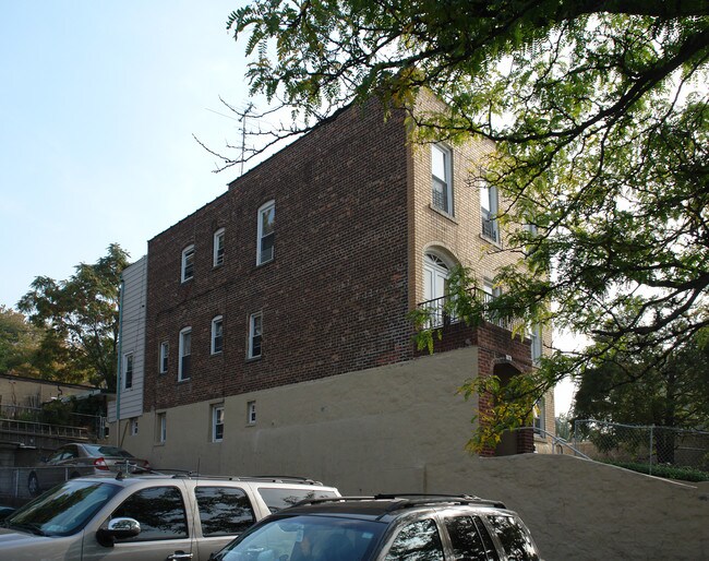 759 Yonkers Ave in Yonkers, NY - Building Photo - Building Photo