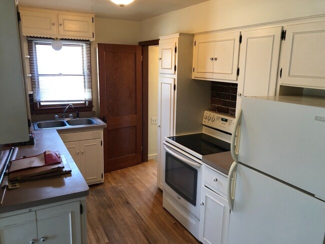 property at 1405 5th St NE