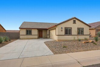565 W Black Hawk Pl in Casa Grande, AZ - Building Photo - Building Photo
