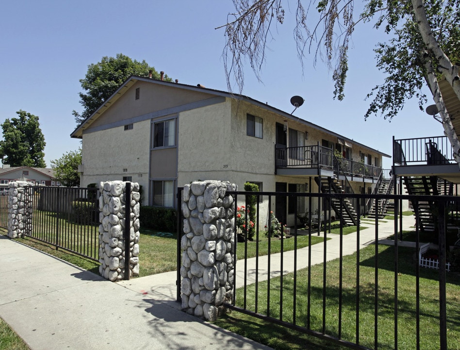 319 W Francis St in Ontario, CA - Building Photo