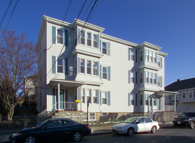 896 Cherry St in Fall River, MA - Building Photo - Building Photo