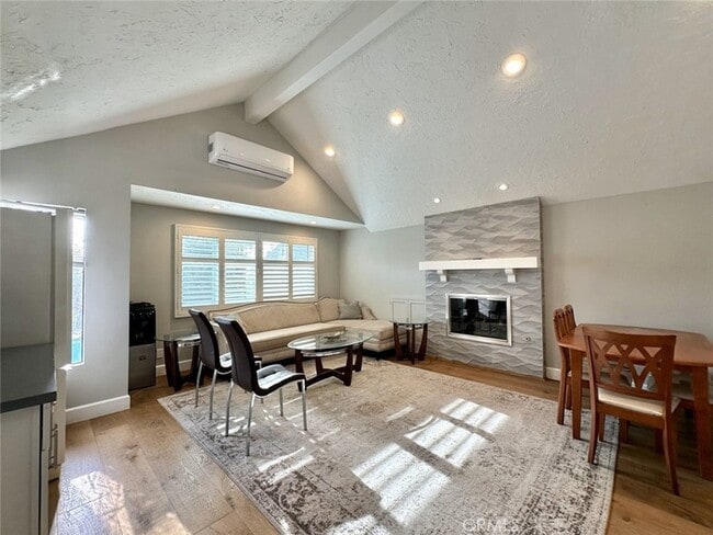 1001 N Isabel St, Unit A in Glendale, CA - Building Photo - Building Photo