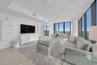 650 NE 32nd St, Unit 3708 in Miami, FL - Building Photo - Building Photo