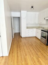 428 Hayworth Ave, Unit 215 in Los Angeles, CA - Building Photo - Building Photo