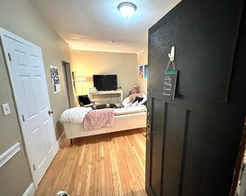 68 Egmont St, Unit 5 in Brookline, MA - Building Photo - Building Photo